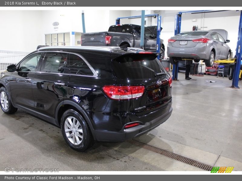 Ebony Black / Black 2018 Kia Sorento L