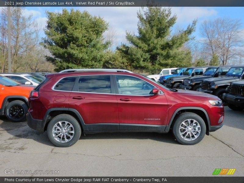  2021 Cherokee Latitude Lux 4x4 Velvet Red Pearl