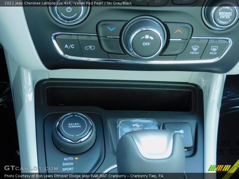 Velvet Red Pearl / Ski Gray/Black 2021 Jeep Cherokee Latitude Lux 4x4