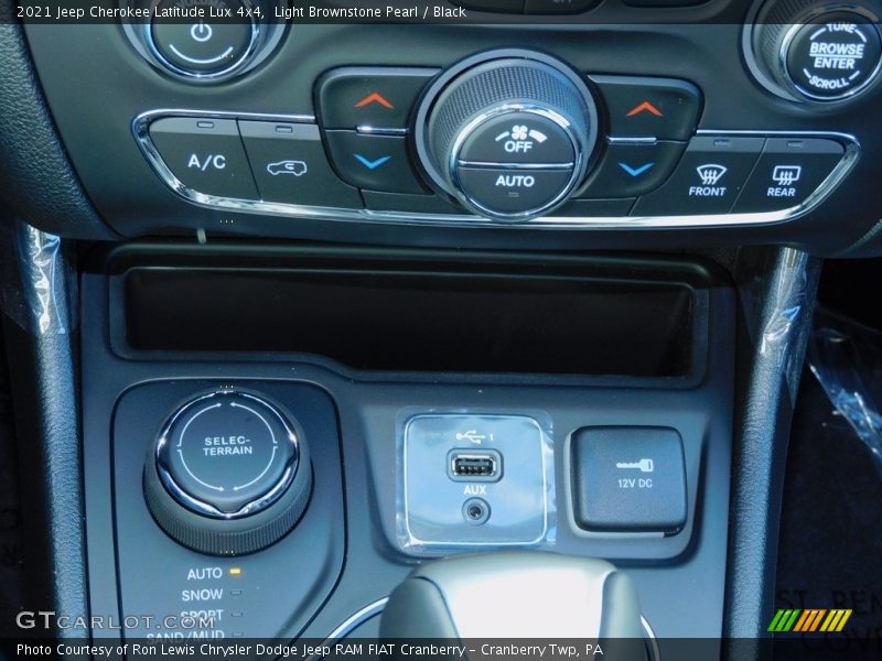 Light Brownstone Pearl / Black 2021 Jeep Cherokee Latitude Lux 4x4