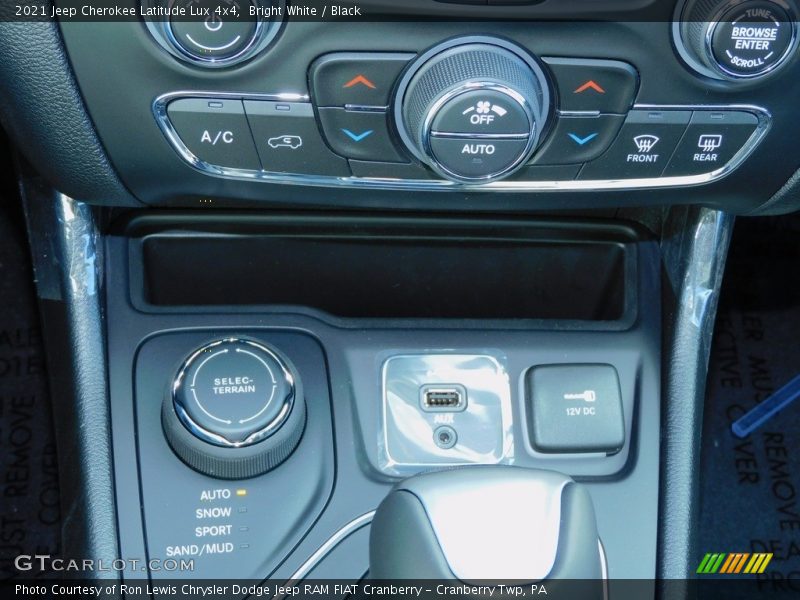 Bright White / Black 2021 Jeep Cherokee Latitude Lux 4x4