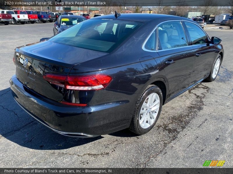 Deep Black Pearl / Titan Black 2020 Volkswagen Passat SE