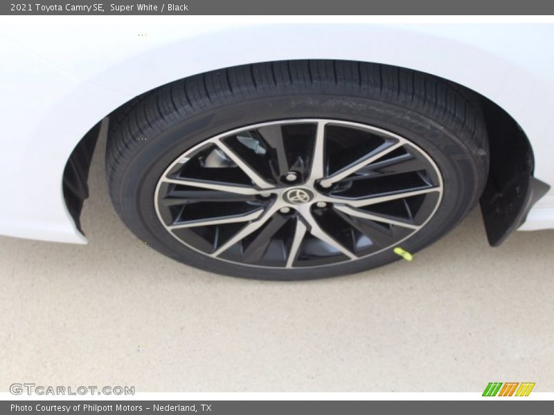 Super White / Black 2021 Toyota Camry SE