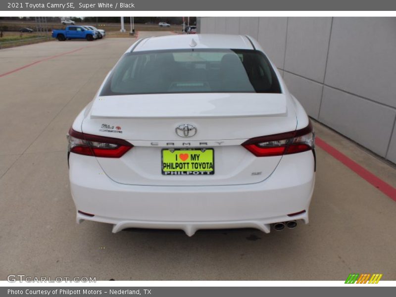 Super White / Black 2021 Toyota Camry SE