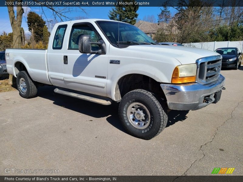 Front 3/4 View of 2001 F350 Super Duty XLT SuperCab 4x4