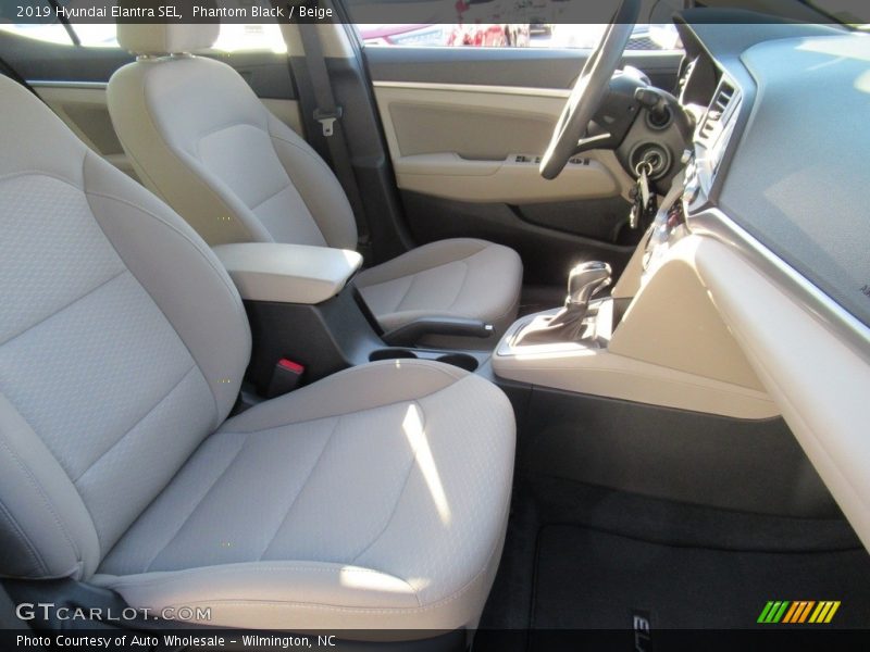 Phantom Black / Beige 2019 Hyundai Elantra SEL
