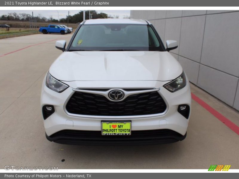 Blizzard White Pearl / Graphite 2021 Toyota Highlander LE