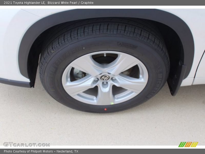Blizzard White Pearl / Graphite 2021 Toyota Highlander LE