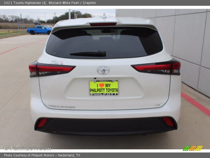 Blizzard White Pearl / Graphite 2021 Toyota Highlander LE