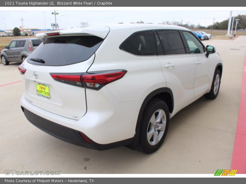 Blizzard White Pearl / Graphite 2021 Toyota Highlander LE