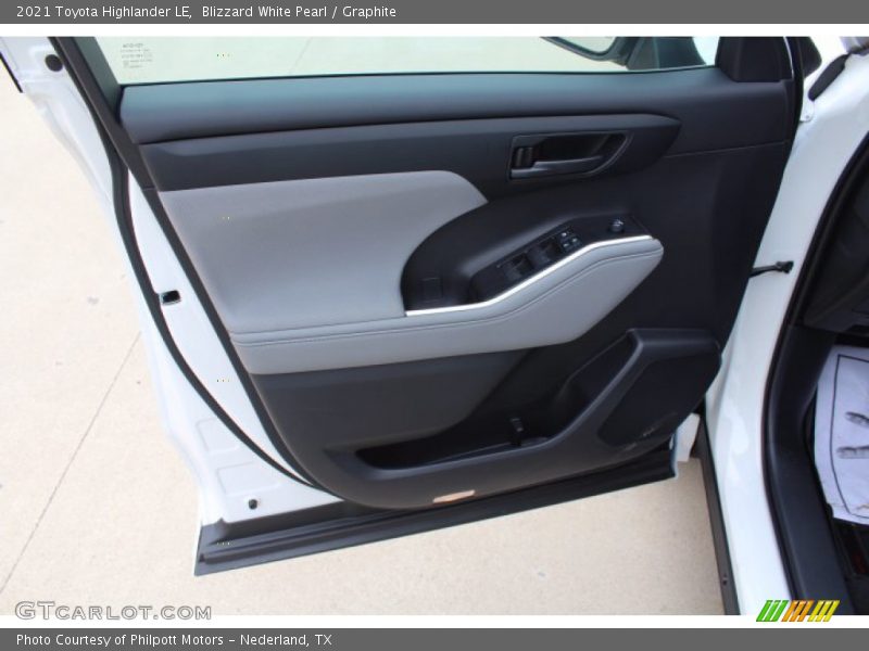 Blizzard White Pearl / Graphite 2021 Toyota Highlander LE