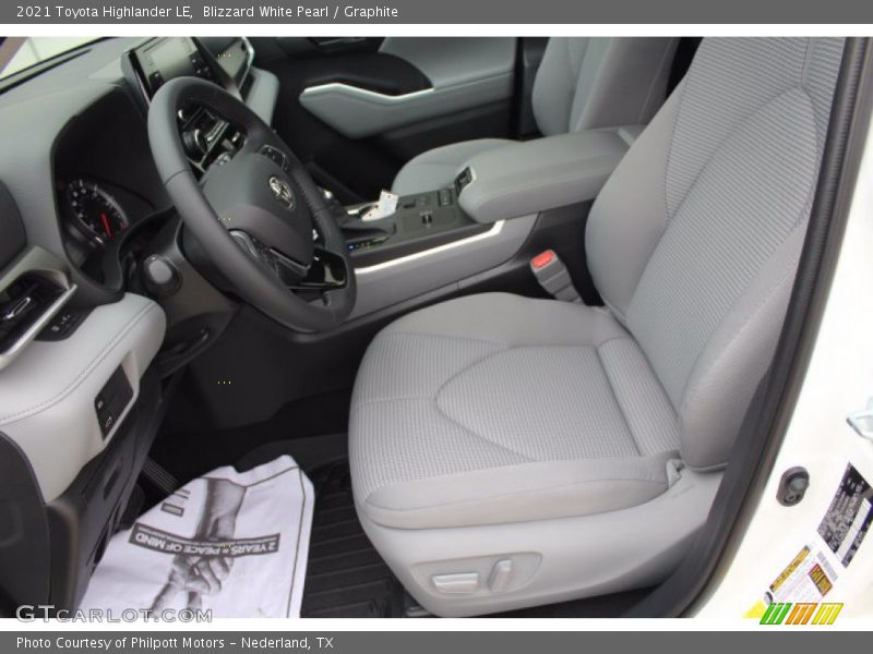 Blizzard White Pearl / Graphite 2021 Toyota Highlander LE