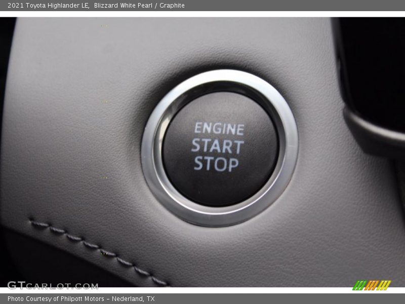 Blizzard White Pearl / Graphite 2021 Toyota Highlander LE