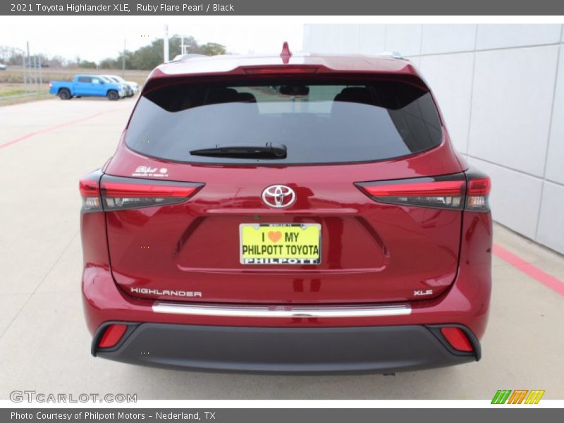 Ruby Flare Pearl / Black 2021 Toyota Highlander XLE