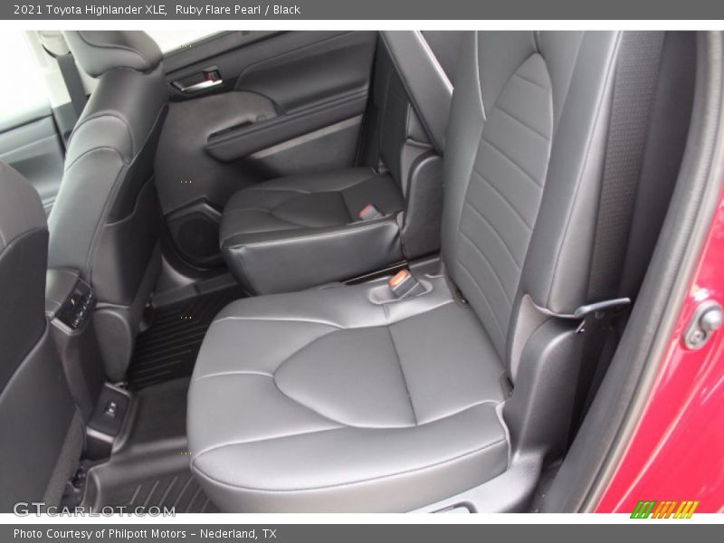Ruby Flare Pearl / Black 2021 Toyota Highlander XLE