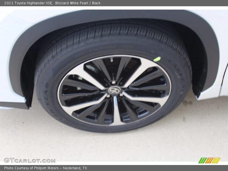 Blizzard White Pearl / Black 2021 Toyota Highlander XSE