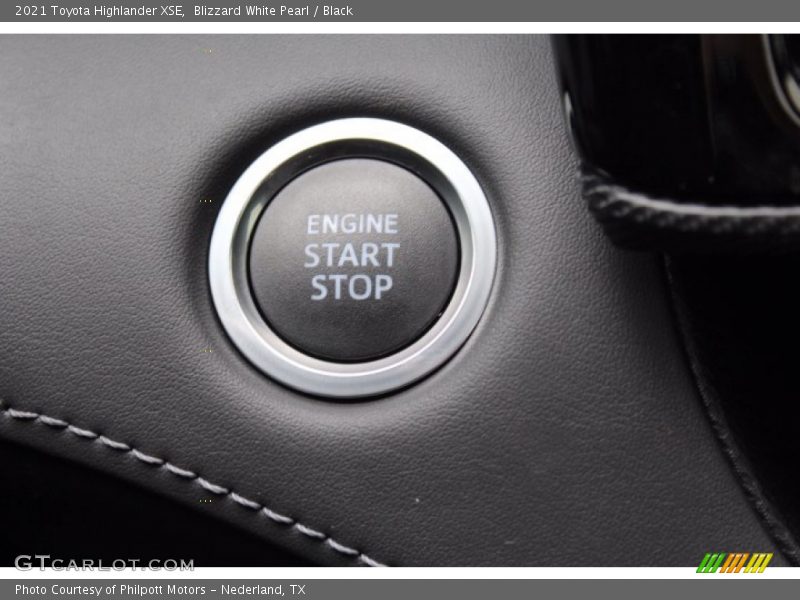 Blizzard White Pearl / Black 2021 Toyota Highlander XSE