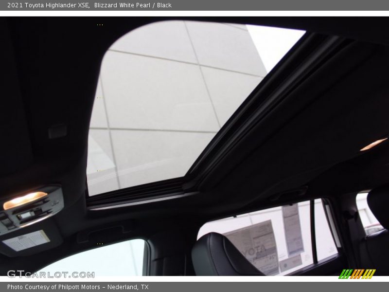 Blizzard White Pearl / Black 2021 Toyota Highlander XSE
