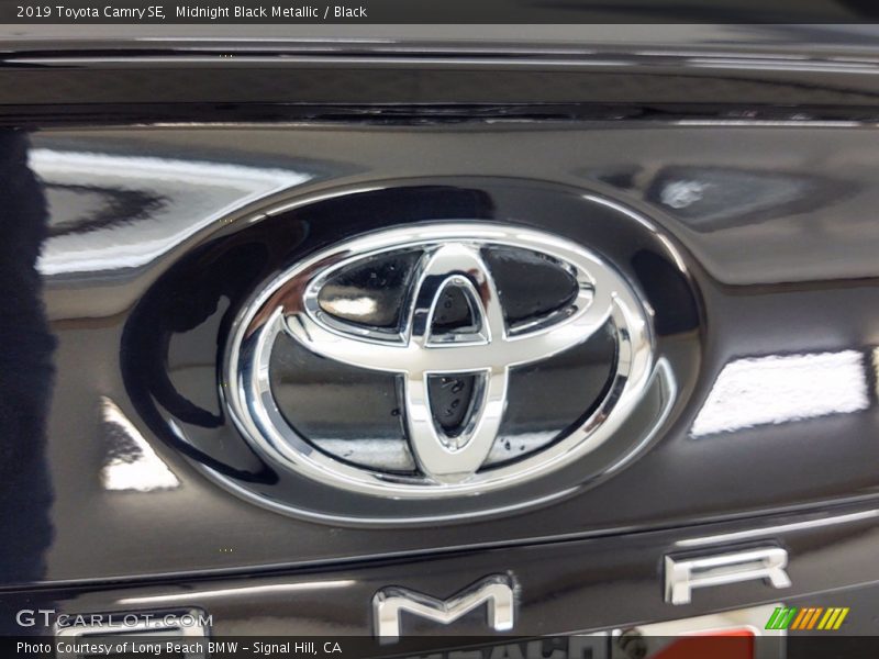Midnight Black Metallic / Black 2019 Toyota Camry SE