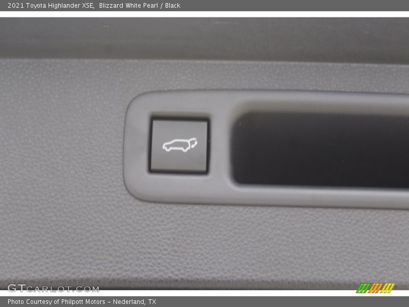 Blizzard White Pearl / Black 2021 Toyota Highlander XSE