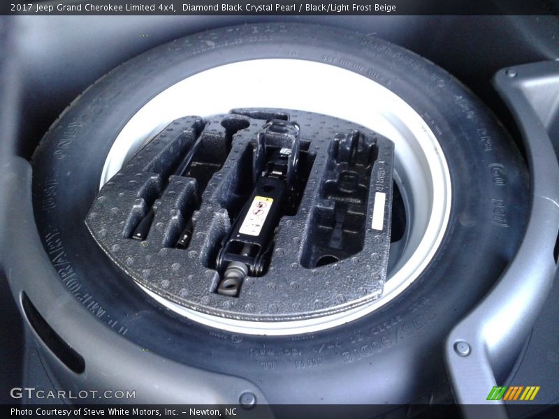 Diamond Black Crystal Pearl / Black/Light Frost Beige 2017 Jeep Grand Cherokee Limited 4x4