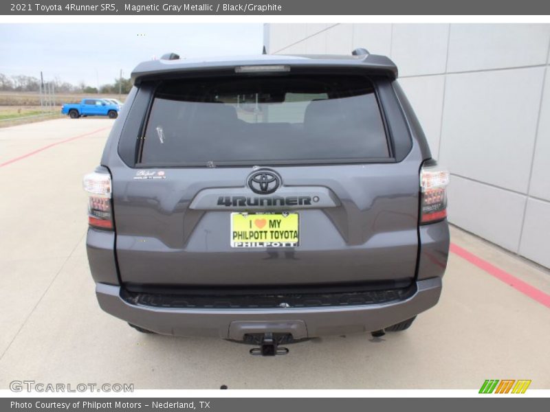 Magnetic Gray Metallic / Black/Graphite 2021 Toyota 4Runner SR5
