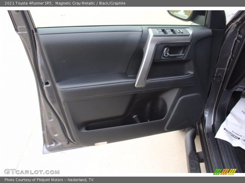 Magnetic Gray Metallic / Black/Graphite 2021 Toyota 4Runner SR5