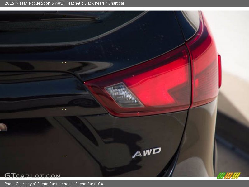 Magnetic Black Pearl / Charcoal 2019 Nissan Rogue Sport S AWD