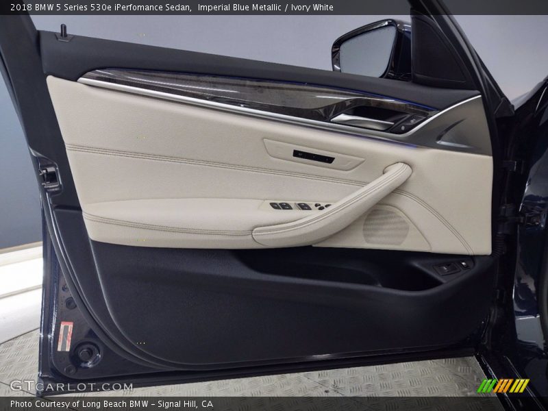 Imperial Blue Metallic / Ivory White 2018 BMW 5 Series 530e iPerfomance Sedan