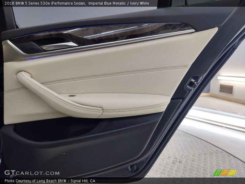 Imperial Blue Metallic / Ivory White 2018 BMW 5 Series 530e iPerfomance Sedan