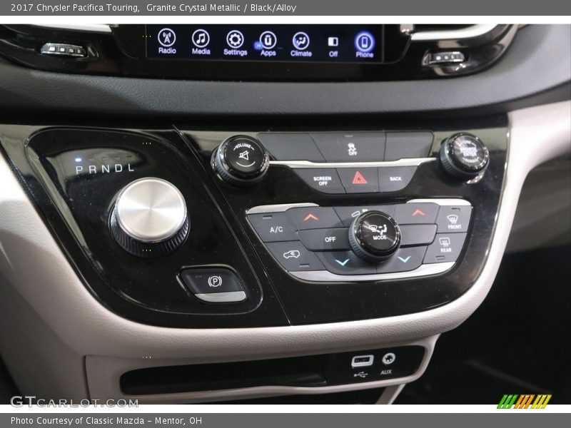 Granite Crystal Metallic / Black/Alloy 2017 Chrysler Pacifica Touring