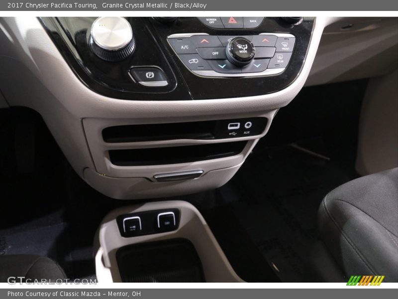 Granite Crystal Metallic / Black/Alloy 2017 Chrysler Pacifica Touring
