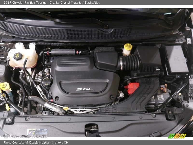 Granite Crystal Metallic / Black/Alloy 2017 Chrysler Pacifica Touring