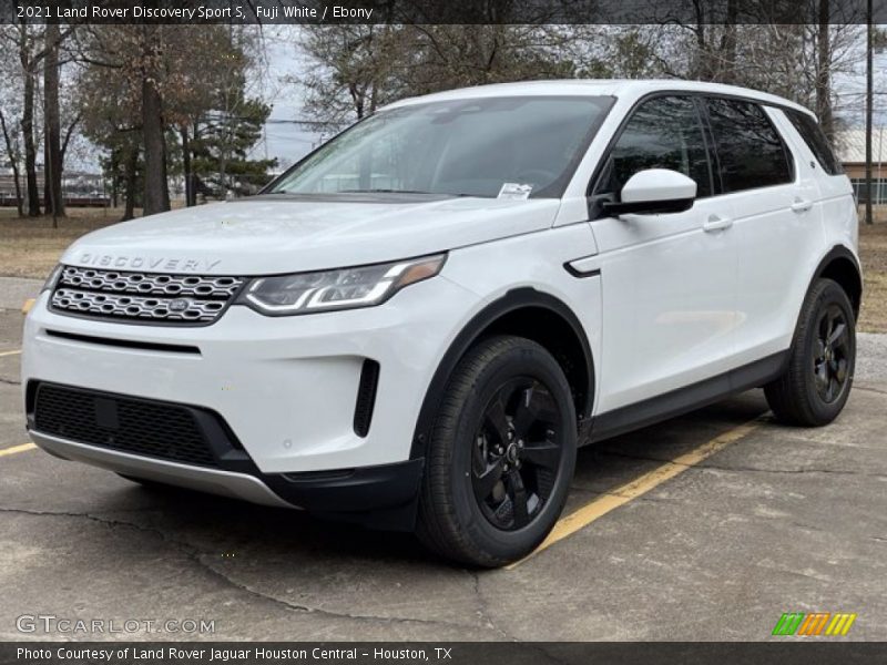 Front 3/4 View of 2021 Discovery Sport S