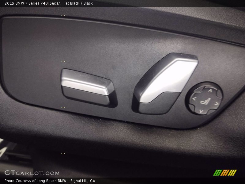 Jet Black / Black 2019 BMW 7 Series 740i Sedan