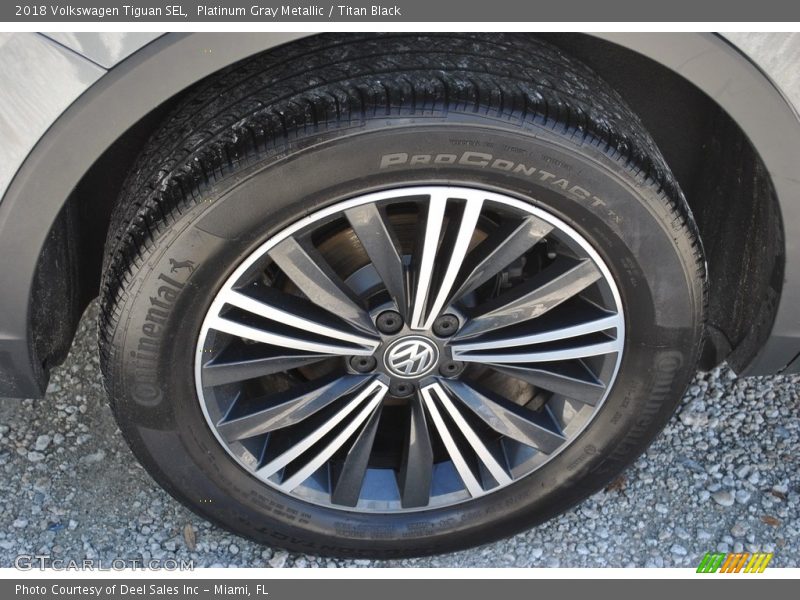 Platinum Gray Metallic / Titan Black 2018 Volkswagen Tiguan SEL