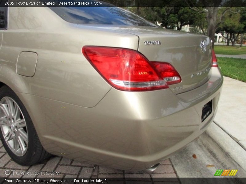 Desert Sand Mica / Ivory 2005 Toyota Avalon Limited