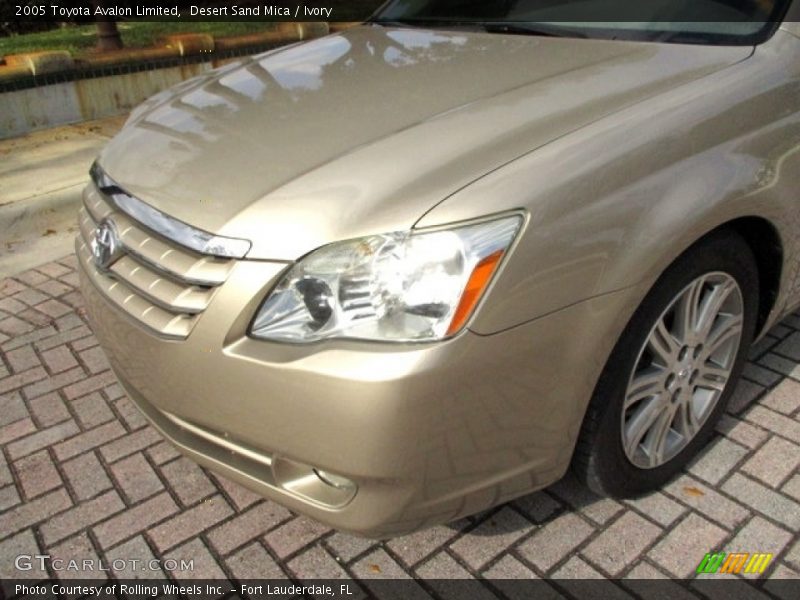 Desert Sand Mica / Ivory 2005 Toyota Avalon Limited