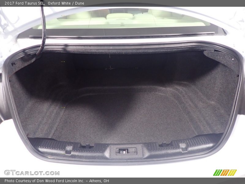 Oxford White / Dune 2017 Ford Taurus SEL