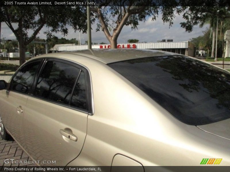 Desert Sand Mica / Ivory 2005 Toyota Avalon Limited