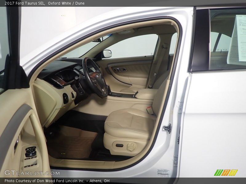 Oxford White / Dune 2017 Ford Taurus SEL