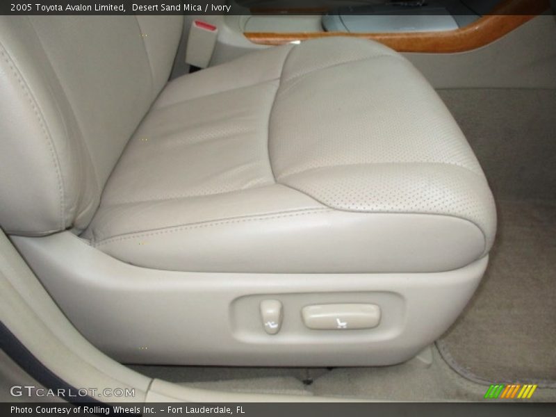 Desert Sand Mica / Ivory 2005 Toyota Avalon Limited