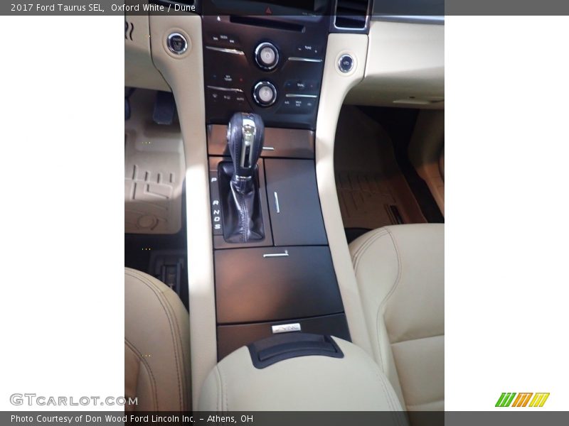 Oxford White / Dune 2017 Ford Taurus SEL