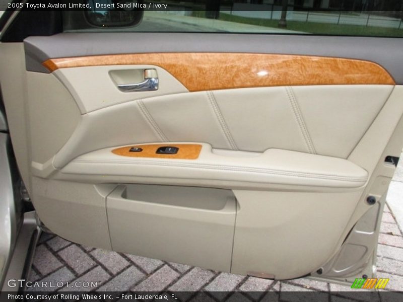 Desert Sand Mica / Ivory 2005 Toyota Avalon Limited