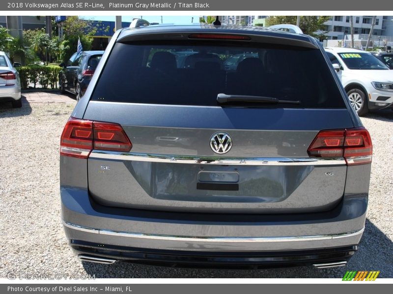 Platinum Gray Metallic / Titan Black 2018 Volkswagen Atlas SE R-Line