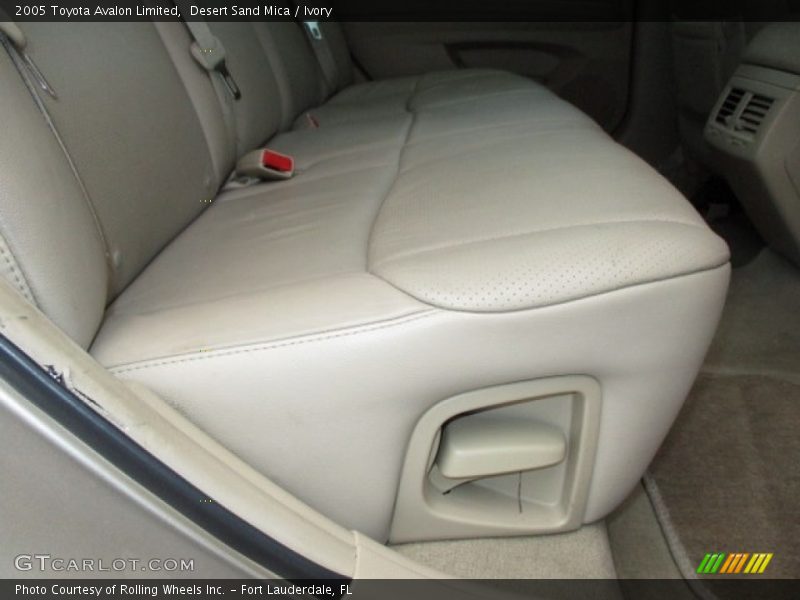 Desert Sand Mica / Ivory 2005 Toyota Avalon Limited