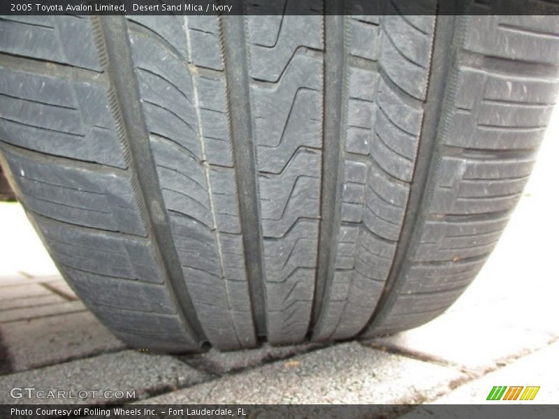 Desert Sand Mica / Ivory 2005 Toyota Avalon Limited