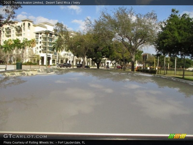 Desert Sand Mica / Ivory 2005 Toyota Avalon Limited