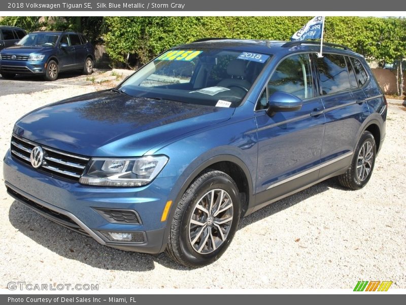 Silk Blue Metallic / Storm Gray 2018 Volkswagen Tiguan SE