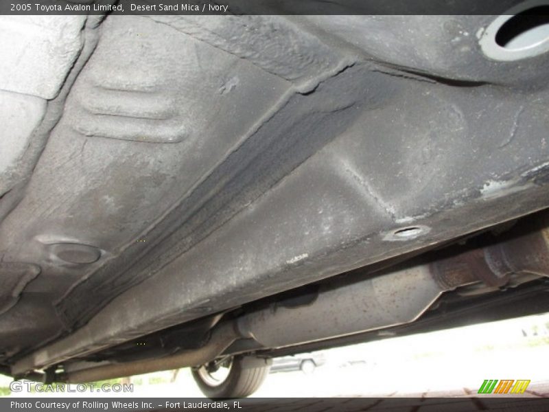 Desert Sand Mica / Ivory 2005 Toyota Avalon Limited